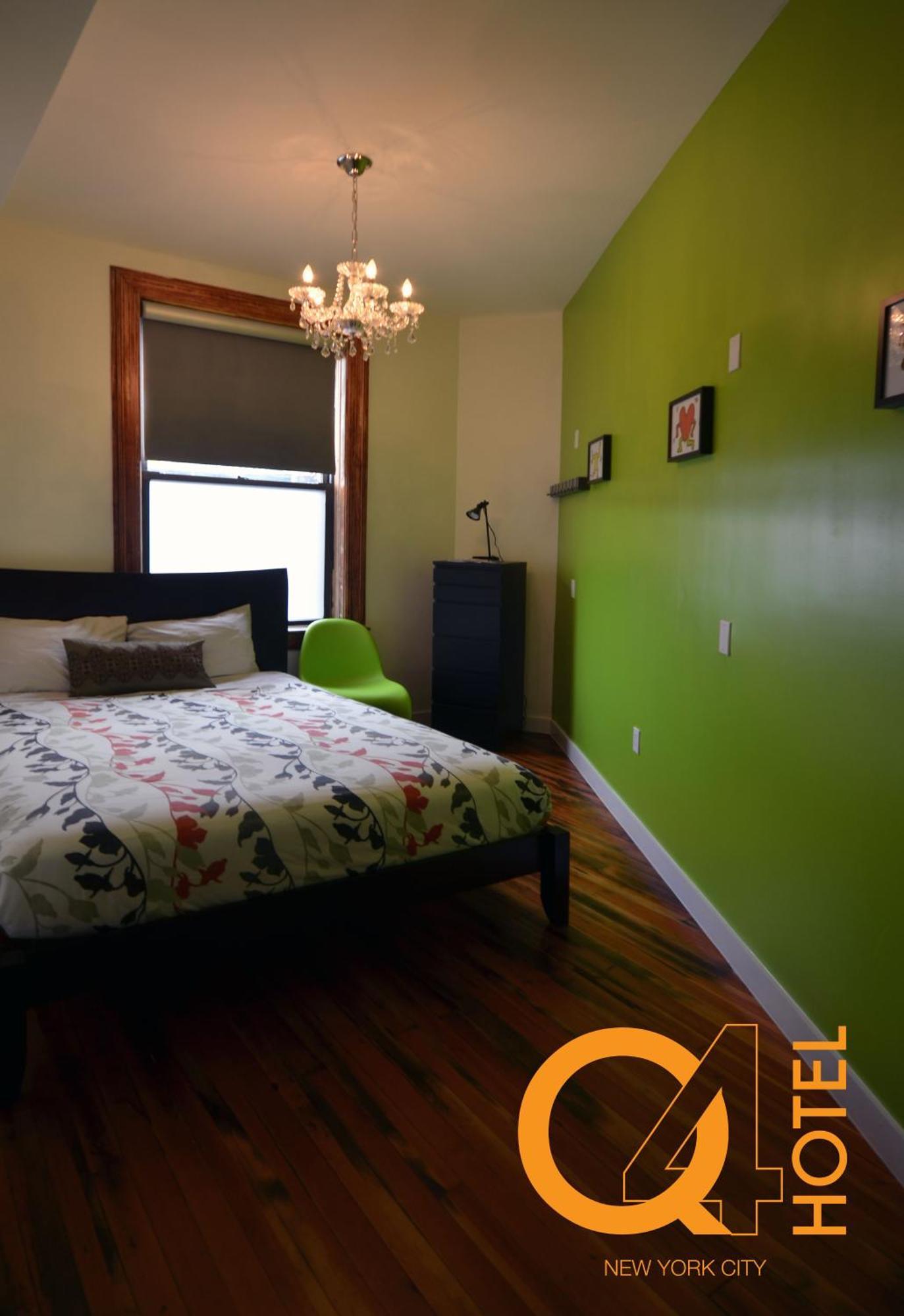 Q4 Hotel And Hostel New York Exterior photo