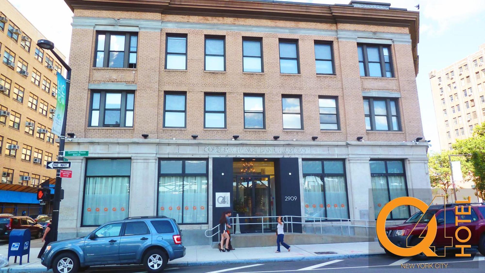 Q4 Hotel And Hostel New York Exterior photo