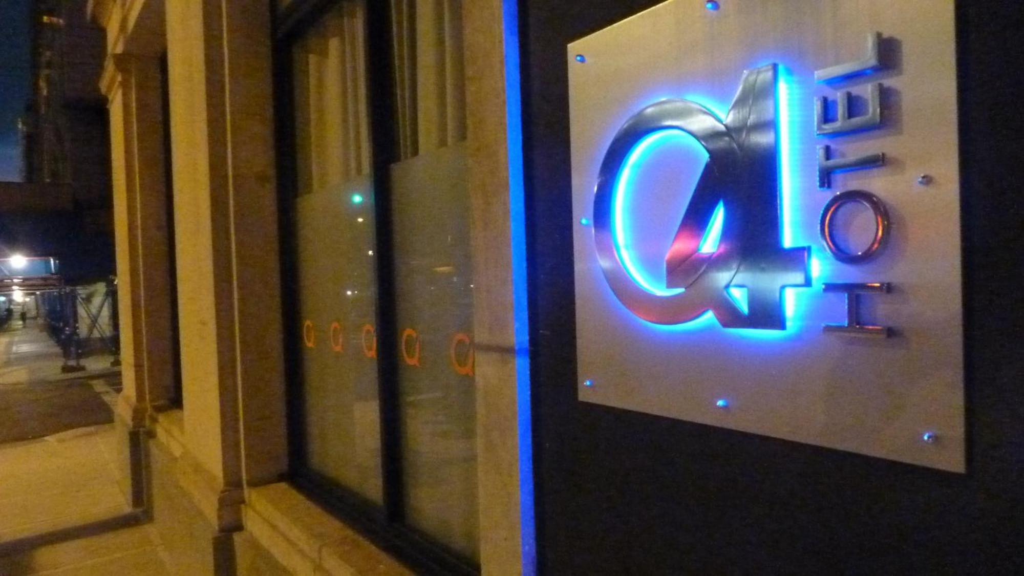 Q4 Hotel And Hostel New York Exterior photo