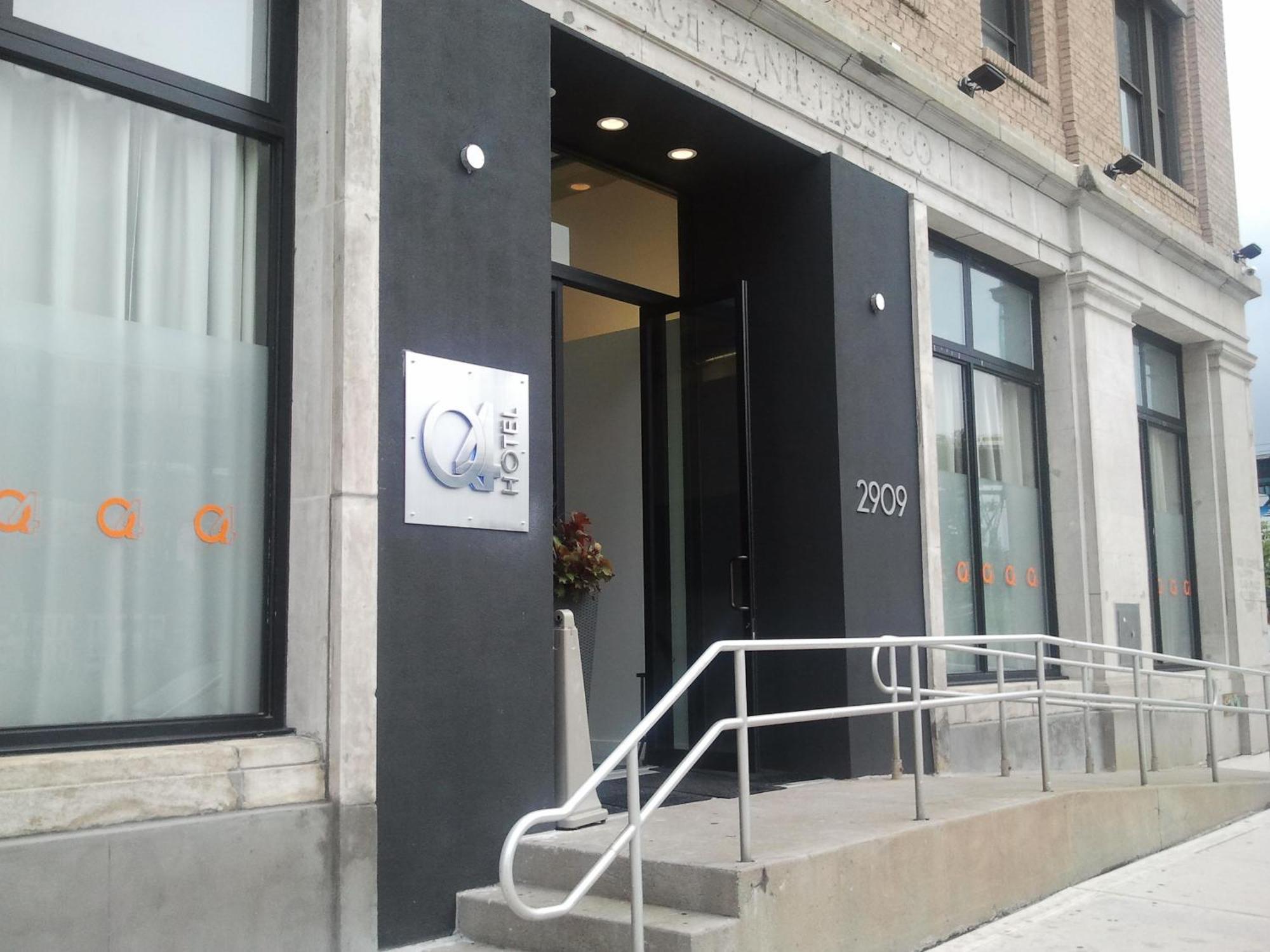 Q4 Hotel And Hostel New York Exterior photo