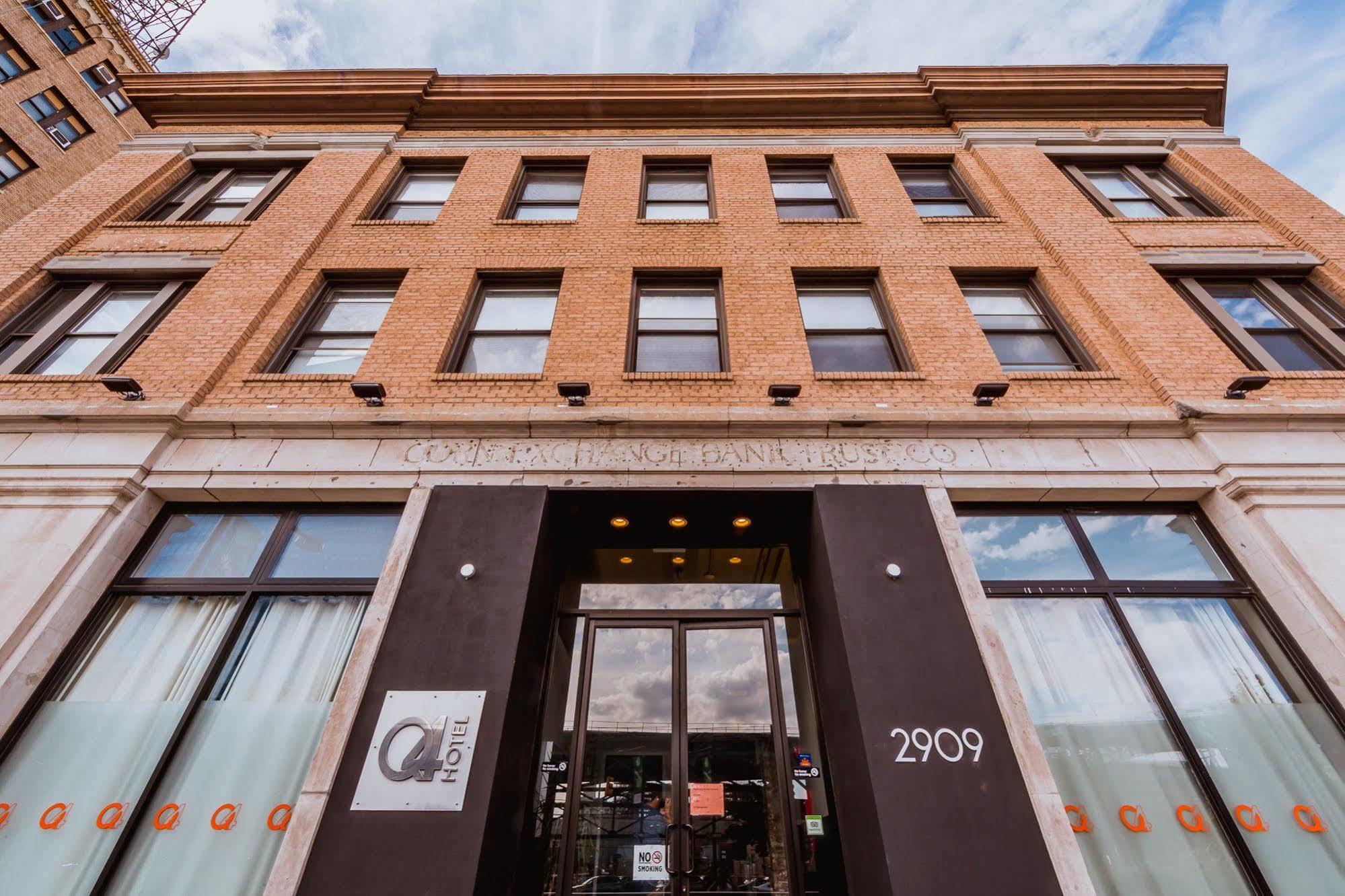 Q4 Hotel And Hostel New York Exterior photo