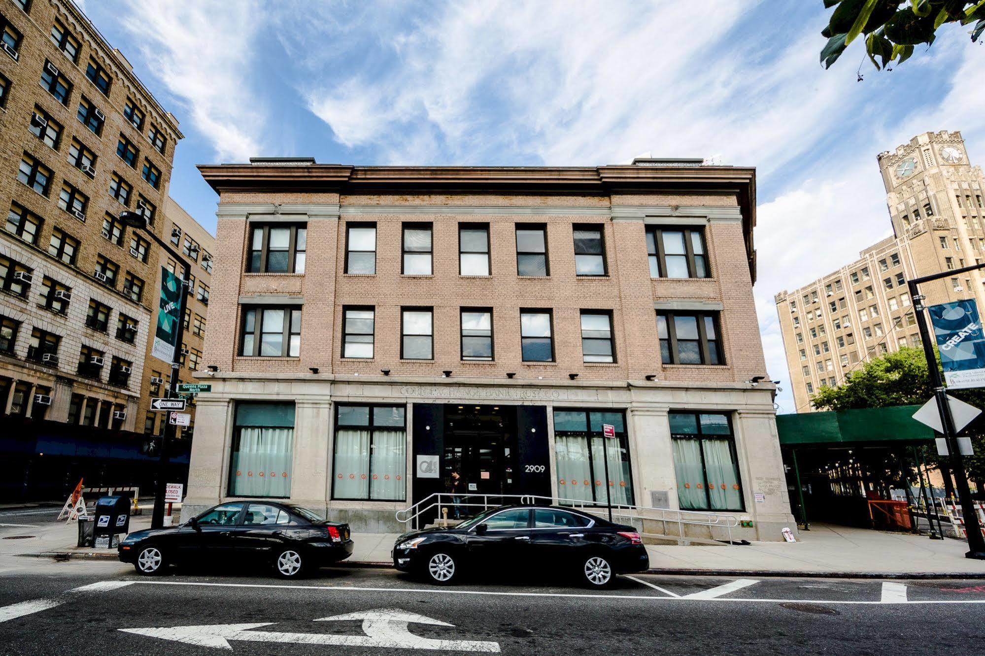 Q4 Hotel And Hostel New York Exterior photo
